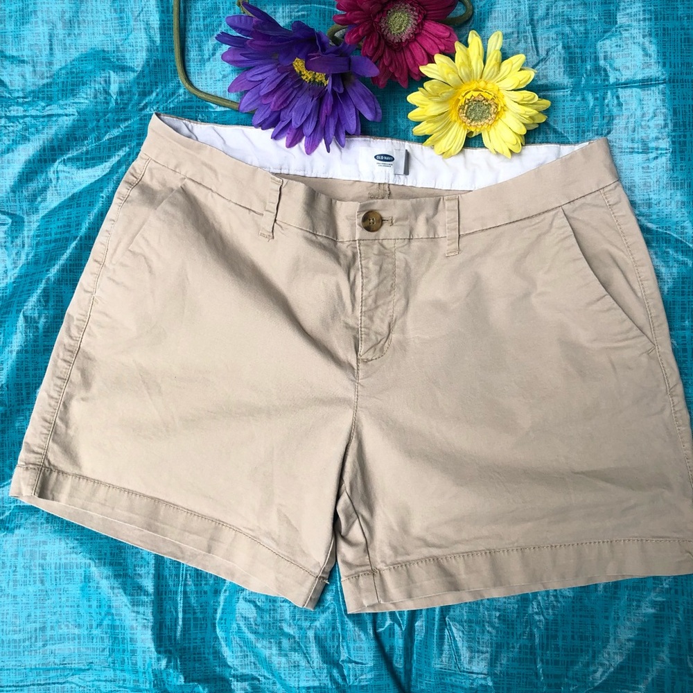Old Navy Women’s Khaki Shorts - Size 8